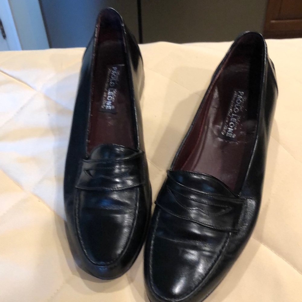 Classic black leather men’s loafersgreat condition